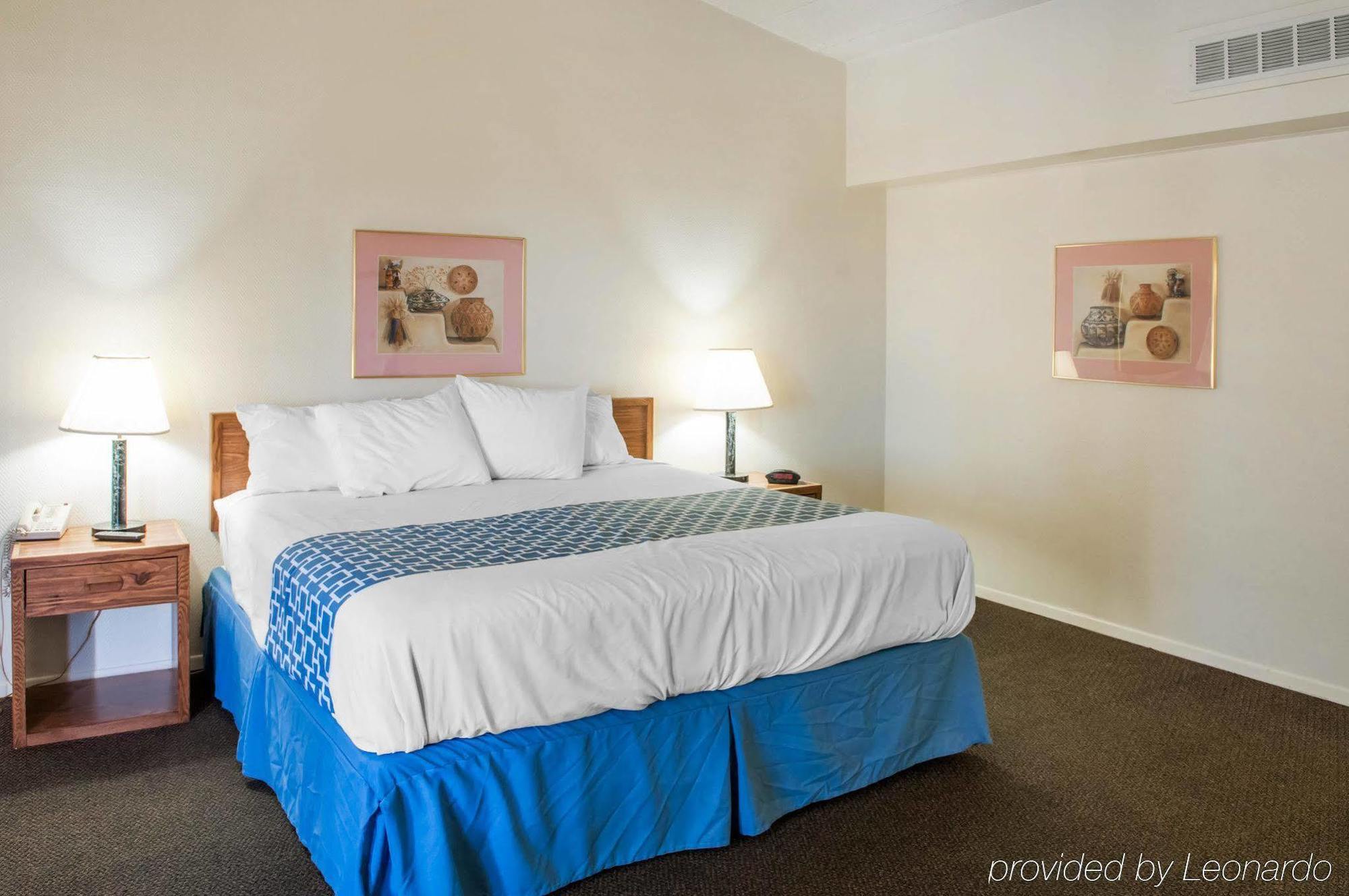 Rodeway Inn Whites City Bagian luar foto